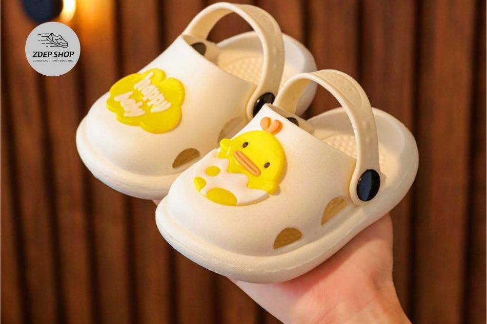 Hướng dẫn cách chọn dép sục cho bé phù hợp độ tuổi