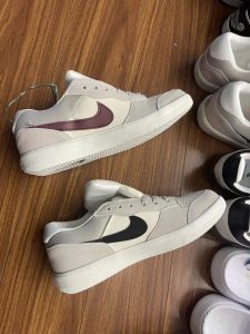 Xu hướng sneaker 2025 với dòng giày thiết kế tối giản