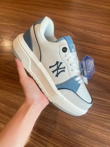 Xu hướng sneaker 2025 với thiết kế chunky cá tính đang lên ngôi