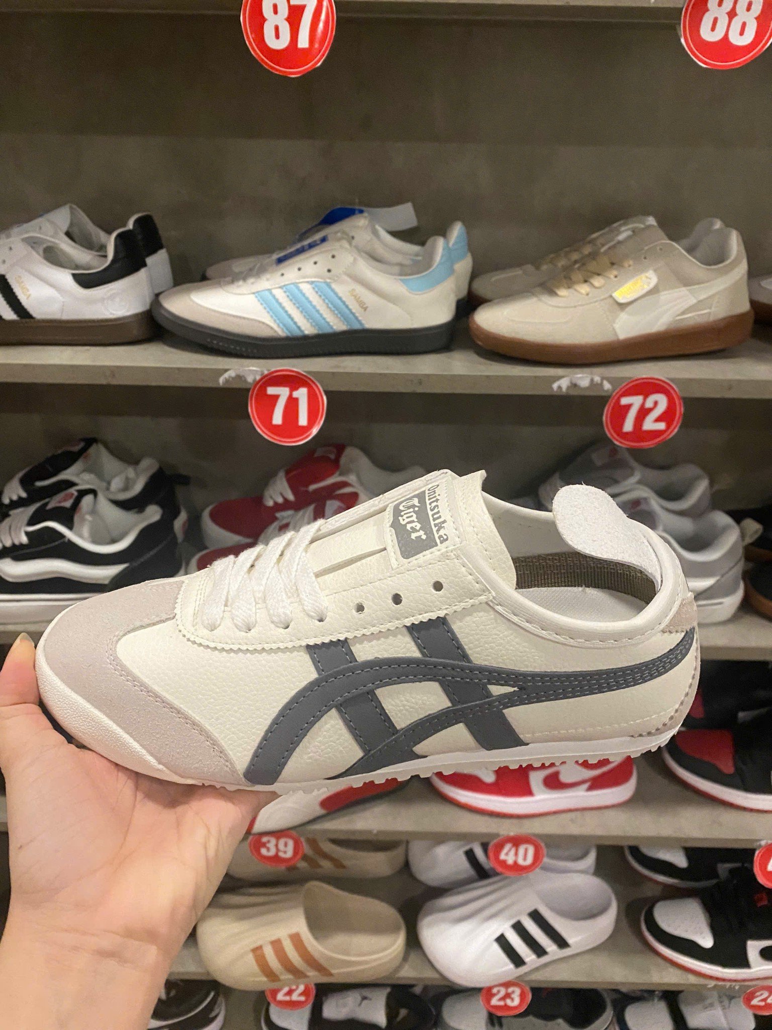 Giày sneaker cổ điển form ôm chân, phù hợp nam nữ. Giày sneaker cổ điển thời trang, nhiều màu cá tính - Ảnh 3