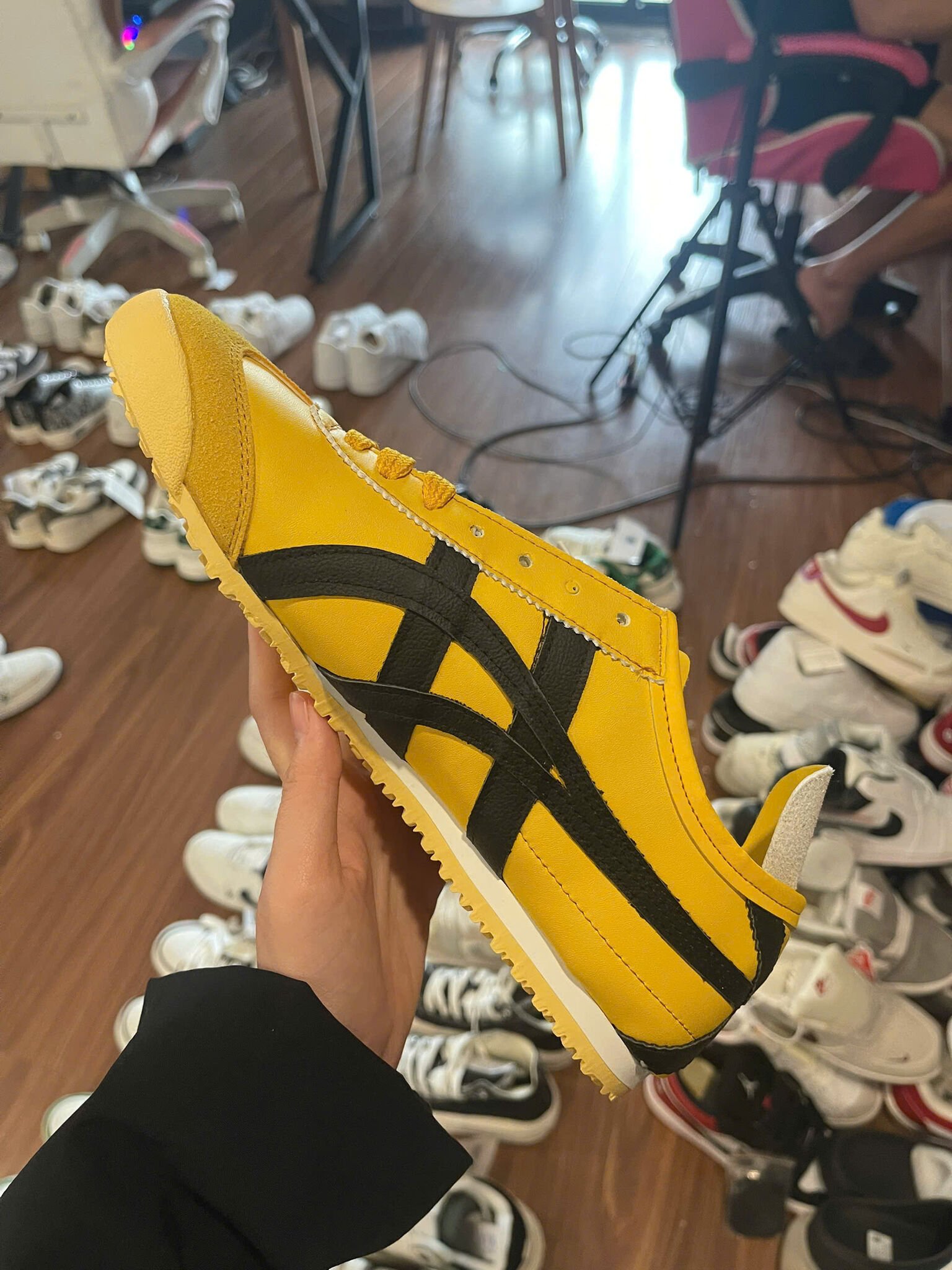 Giày sneaker cổ điển form ôm chân, phù hợp nam nữ. Giày sneaker cổ điển thời trang, nhiều màu cá tính - Ảnh 4