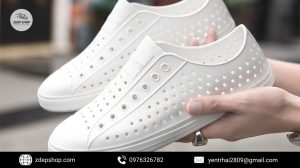 Dép sục nhựa Món đồ không thể thiếu trong tủ giày giới trẻ